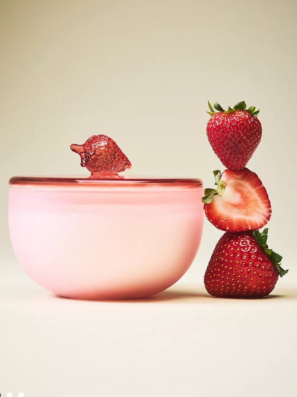 Romy Fruity Strawberry and Blonde Wood Glass Candle
NWT
YUUUUUMMMY